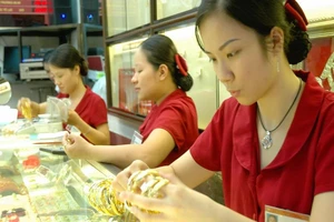 Giá vàng vẫn tiếp tục biến động