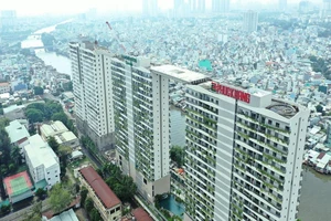 Hợp long cầu dây văng nối liền Sky Park 5.000 m2