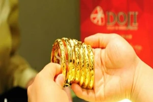 Ông Trump tuyên bố vài câu, giá vàng tăng 'cực sốc'