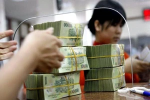 'Xử' nặng ngân hàng chạy đua tăng lãi suất tiết kiệm