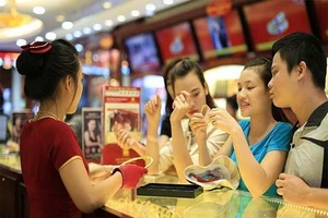 Giá vàng giảm thê thảm