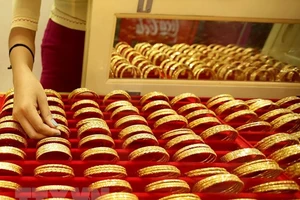 Giá vàng ngược dòng tăng trở lại
