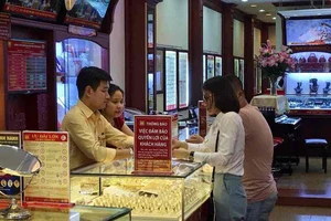 Giá vàng, đô la diễn biến trái chiều