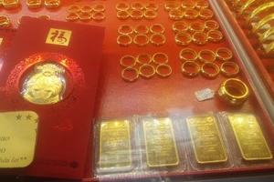Mất gần 3 triệu đồng/lượng, giá vàng dò đáy đến bao giờ?