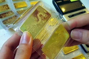 Giá vàng tiếp tục nổi sóng, vọt lên 42,53 triệu đồng/lượng 