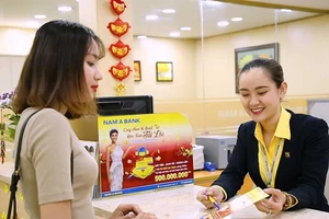 Săn lì xì của ngân hàng: Lời hay lỗ?