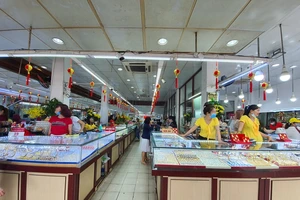 Người dân 'chạy trốn' Thần Tài vì virus Corona