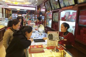 Sau ngày Thần tài giá vàng bổ nhào, mất 1,5 triệu đồng/lượng