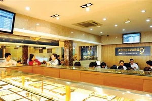 Giá vàng đột ngột đảo chiều, tăng gần 1 triệu đồng/lượng