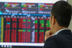 Vốn ngoại rút khỏi chứng khoán cao kỷ lục trong 10 năm qua