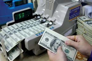 Tỉ giá USD trồi sụt thất thường