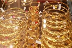 Giá vàng tiếp tục tăng sốc, lập kỷ lục mới