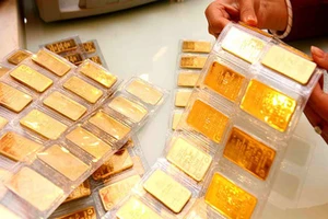 Giá vàng miếng SJC bất ngờ quay đầu lao dốc nhanh