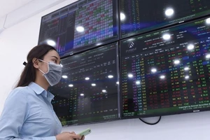 Quỹ ETF dồn dập đổ tiền vào chứng khoán Việt Nam