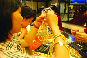 Giá vàng trong nước và thế giới rủ nhau tăng 