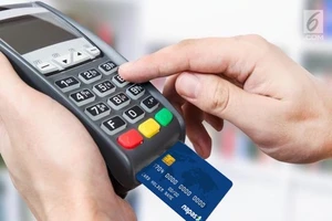 Mất tiền do thẻ ATM từ bị giả mạo, ai chịu trách nhiệm?