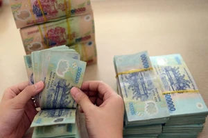 Có ngân hàng tăng lãi suất tiết kiệm thêm 1,1%/năm