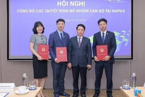 PTĐ Phạm Tiến Dũng trao quyết định đại diện phần vốn nhà nước tại Napas