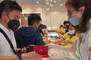 Người tiêu dùng Việt vẫn miệt mài gom vàng