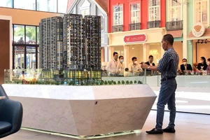 Giá căn hộ tăng vọt, làm sao để người trẻ có nhà?