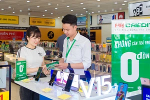 Dư nợ vay tiêu dùng đạt khoảng 2,42 triệu tỉ đồng