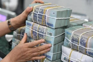 Lãi suất tiết kiệm 'đi đêm' lên tới 11%/năm