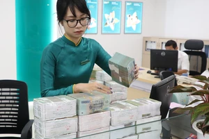 Thủ tướng yêu cầu tăng nhanh khả năng tiếp cận tín dụng của doanh nghiệp, người dân