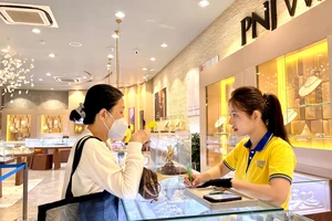 Giá vàng 9999 tại Việt Nam rẻ hơn vàng ngoại