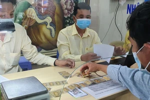 Giá vàng miếng SJC 'chợ đen' tăng nóng