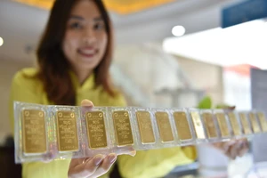 Vàng miếng SJC bất ngờ 'nóng' trở lại, có nơi tăng 4 triệu đồng/lượng