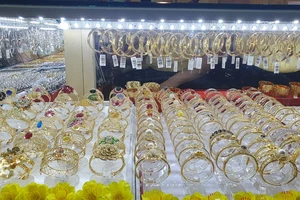 Giá vàng miếng ngược chiều thế giới, chênh lệch mua bán lên 4 triệu đồng