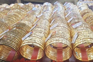 Hiện tượng 'cò' cấp giấy chứng nhận đủ điều kiện kinh doanh vàng 