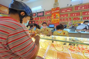 Giá vàng nhẫn 9999 tăng phi mã và chưa có dấu hiệu dừng lại