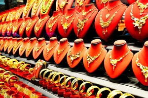 Vàng nhẫn 9999 lại tăng phi mã, ngày càng đắt đỏ như vàng miếng SJC 