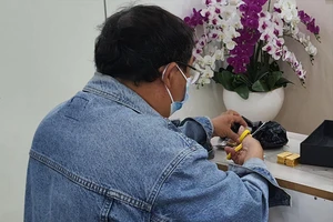 Vàng miếng SJC mất giá 5 triệu đồng mỗi lượng