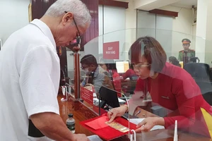 Giá vàng miếng SJC 'bay' 15 triệu, người vay vàng 'dễ thở' hơn