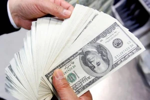 Giá đôla Mỹ toàn thị trường 'nóng' trở lại
