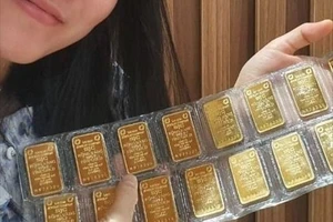 Giá vàng miếng SJC lên gần 100 triệu đồng một lượng