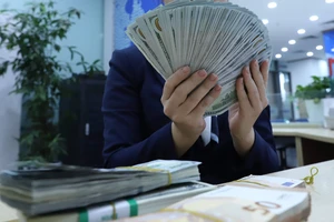 Diễn biến lạ của giá đôla Mỹ chợ đen và áp lực tỉ giá