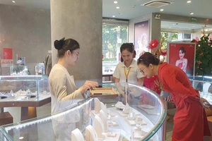Siết thanh toán vàng từ 20 triệu: Doanh nghiệp lo mất khách, thị trường lúng túng