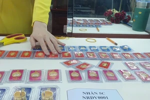 ​Giá vàng miếng SJC đi ngang, bạc và bạch kim biến động mạnh