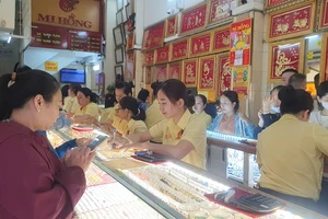 Giá vàng miếng SJC áp sát mốc 160 triệu đồng mỗi lượng