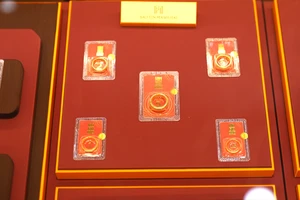 Giá vàng bất ngờ đảo chiều đi lên, vàng nhẫn 9999 'vượt mặt' vàng miếng SJC