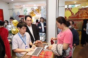 Diễn biến lạ lùng, hiếm thấy trên thị trường vàng 