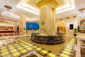 ​Giá vàng đắt đỏ, khách sạn 'cạy' vàng trang trí đem bán