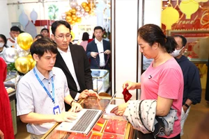 Vàng nhẫn 9999 hút dòng tiền khi vàng miếng cạn nguồn