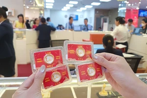 Ngày Vía Thần Tài: Vàng phân hóa mạnh, bạc tăng giá
