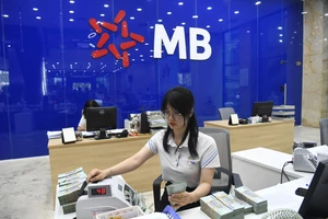 Tiền gửi 'lên giá', cuộc đua lãi suất âm thầm tăng nhiệt