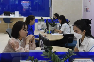 Lãi suất chứng chỉ tiền gửi vọt lên gần 8%/năm, dòng tiền nhàn rỗi sẽ chảy về đâu?