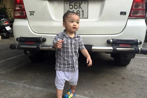 Bé bị bỏ rơi trên taxi được hàng chục người xin nhận làm con nuôi